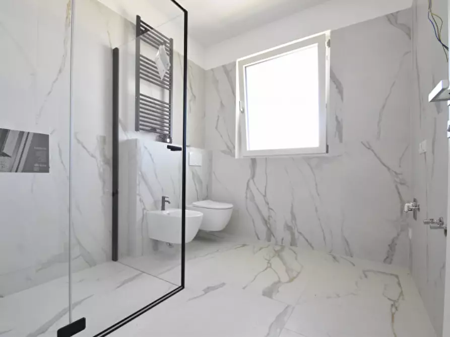 Immagine 29 di Appartamento in vendita  in via porto a Lazise
