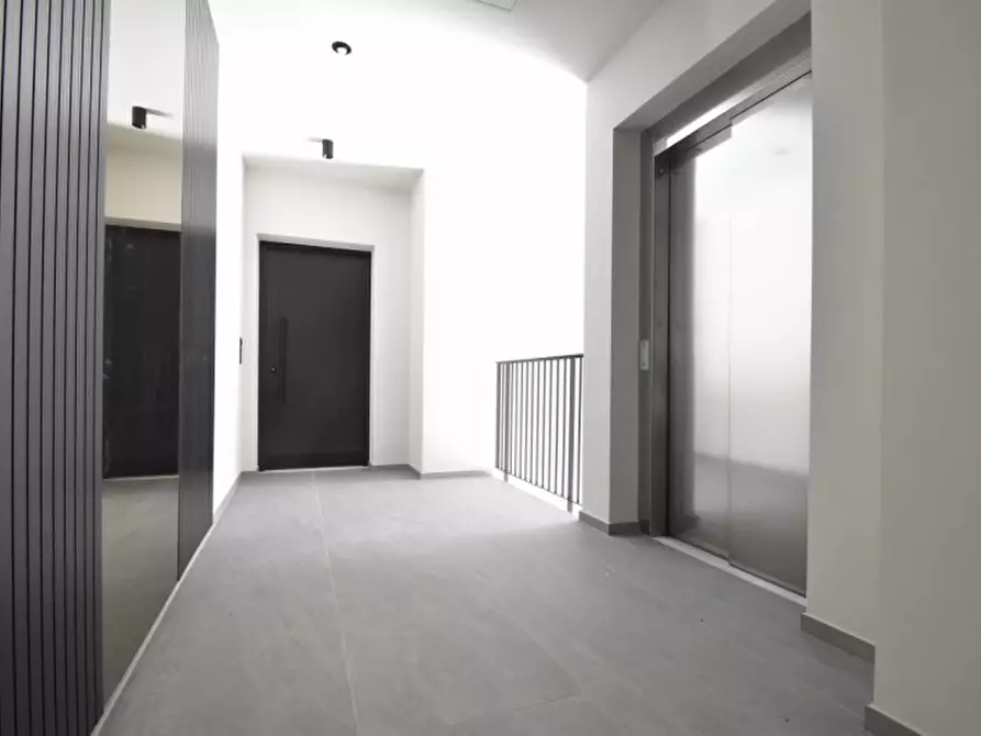 Immagine 30 di Appartamento in vendita  in via porto a Lazise