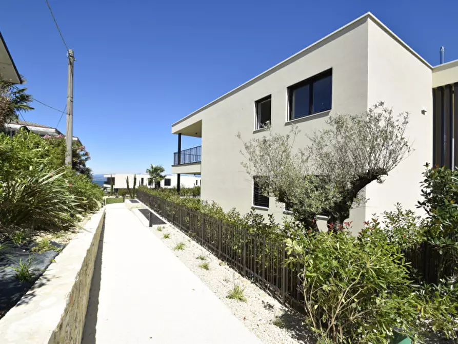 Immagine 41 di Appartamento in vendita  in via porto a Lazise