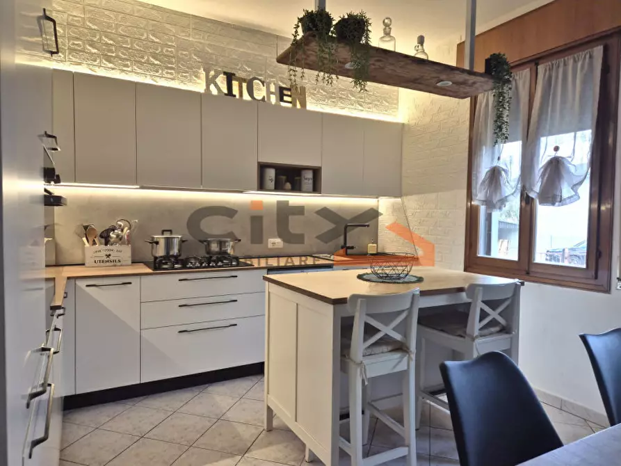 Immagine 1 di Casa bifamiliare in vendita  in Via Fagarè a Romano D'ezzelino