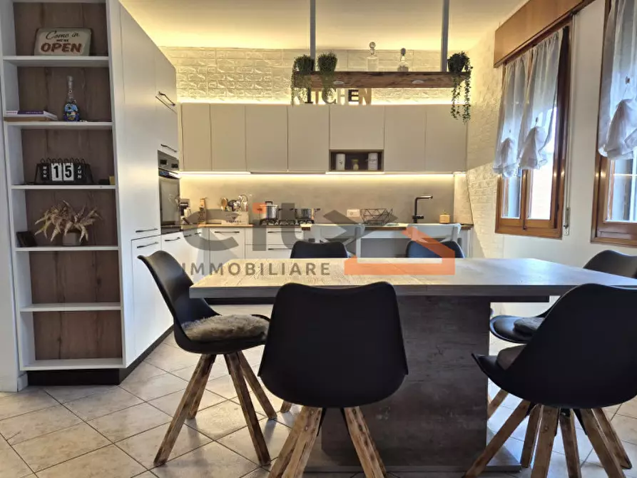 Immagine 3 di Casa bifamiliare in vendita  in Via Fagarè a Romano D'ezzelino