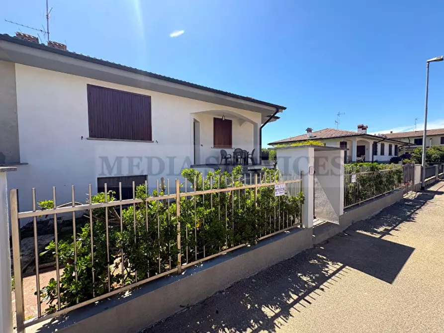 Immagine 3 di Villa in vendita  in via delle Ginestre n° 7 a Garlasco