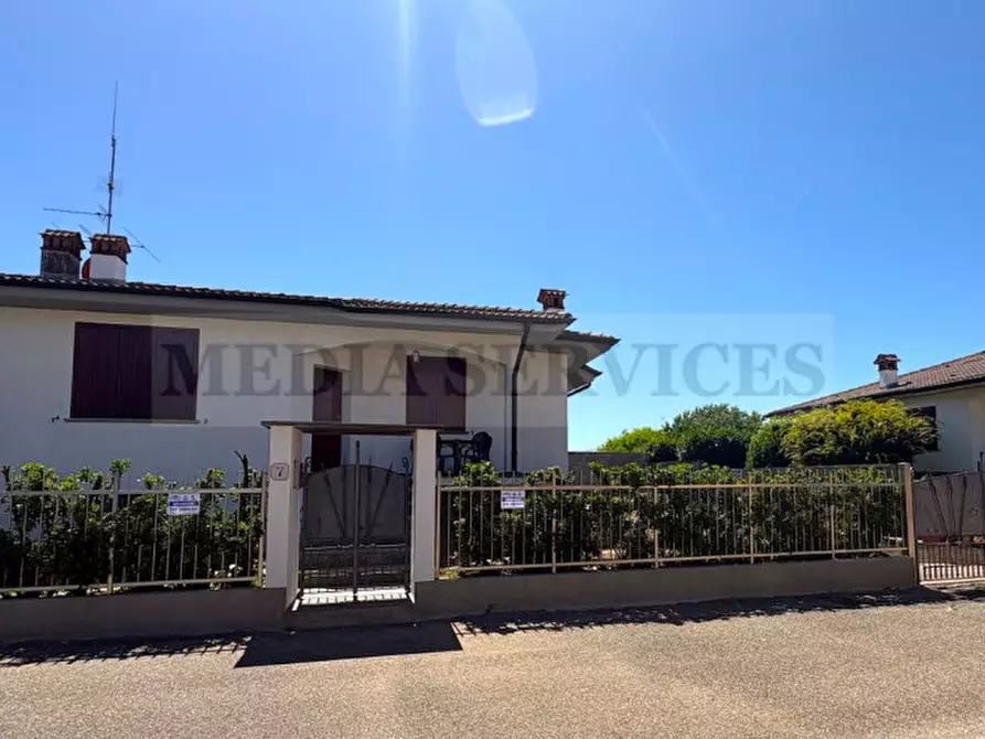 Immagine 5 di Villa in vendita  in via delle Ginestre n° 7 a Garlasco