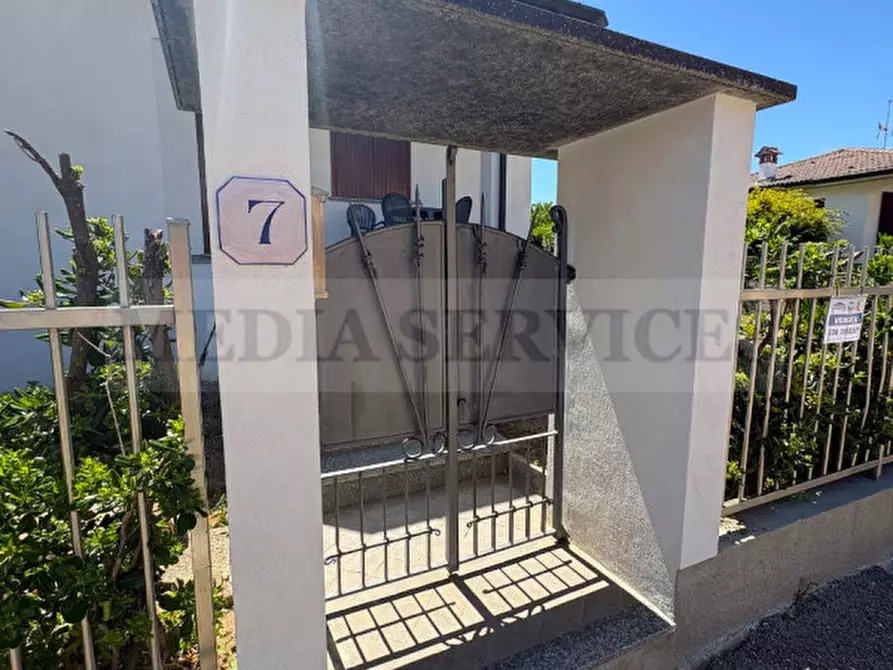 Immagine 6 di Villa in vendita  in via delle Ginestre n° 7 a Garlasco