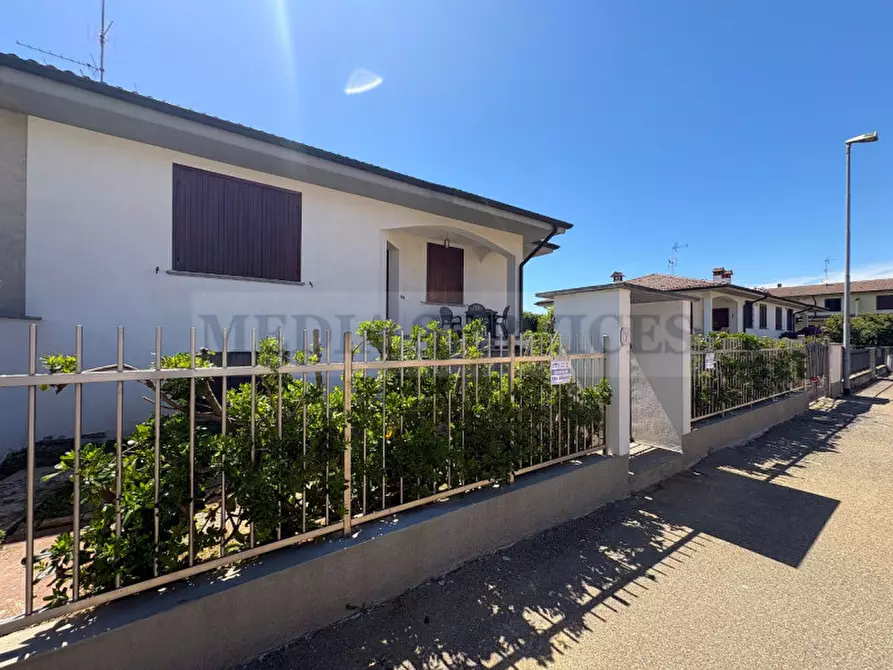 Immagine 8 di Villa in vendita  in via delle Ginestre n° 7 a Garlasco