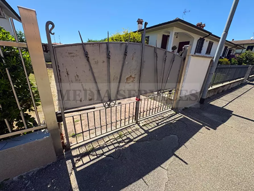 Immagine 11 di Villa in vendita  in via delle Ginestre n° 7 a Garlasco