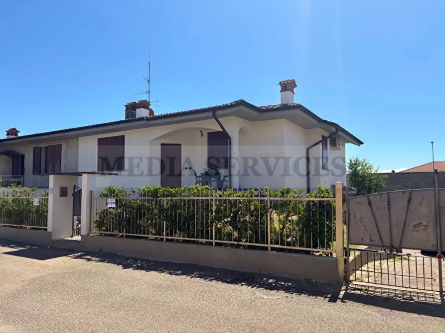 Immagine 25 di Villa in vendita  in via delle Ginestre n° 7 a Garlasco
