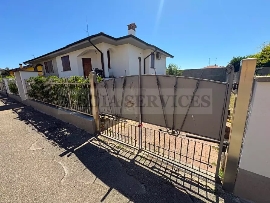 Immagine 28 di Villa in vendita  in via delle Ginestre n° 7 a Garlasco