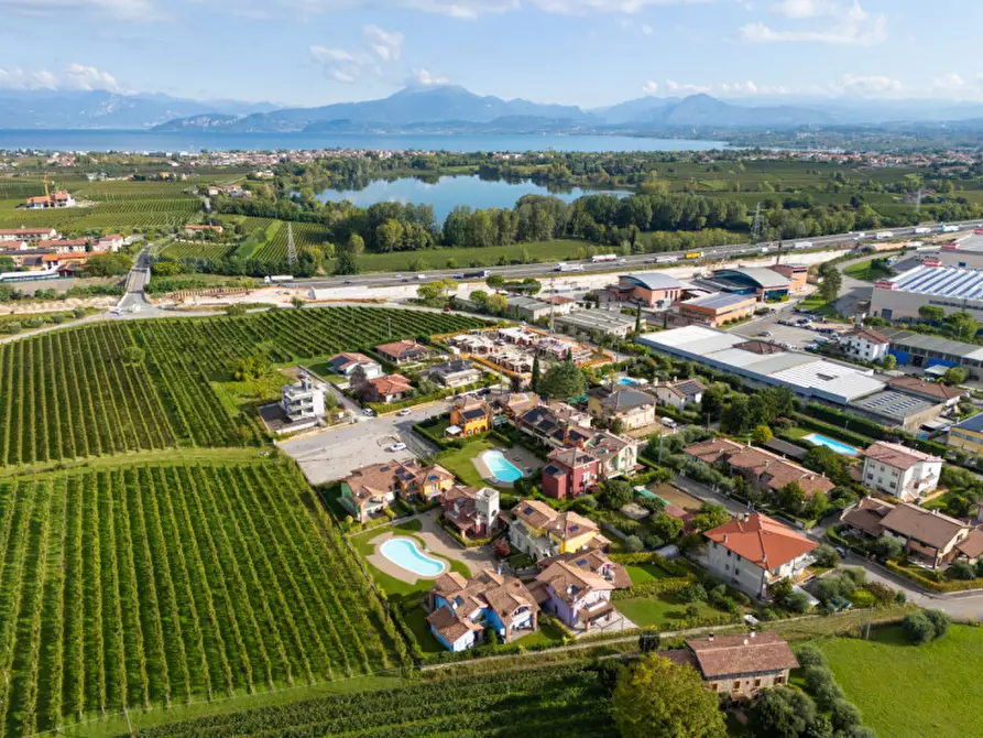 Immagine 3 di Villetta a schiera in vendita  a Peschiera Del Garda