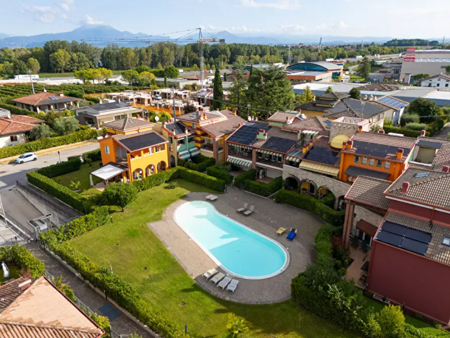 Immagine 5 di Villetta a schiera in vendita  a Peschiera Del Garda