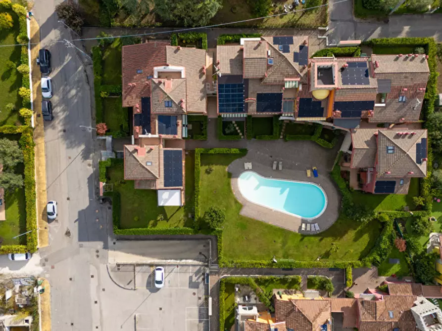 Immagine 6 di Villetta a schiera in vendita  a Peschiera Del Garda