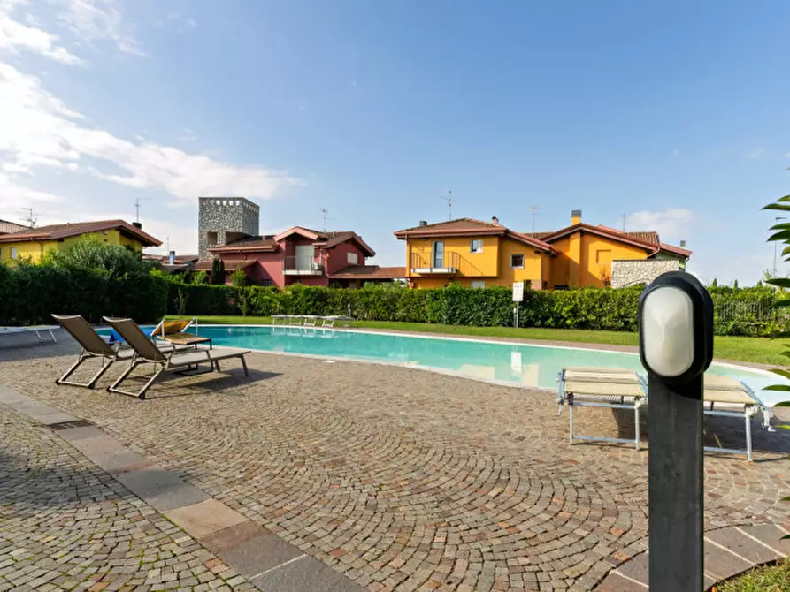 Immagine 15 di Villetta a schiera in vendita  a Peschiera Del Garda