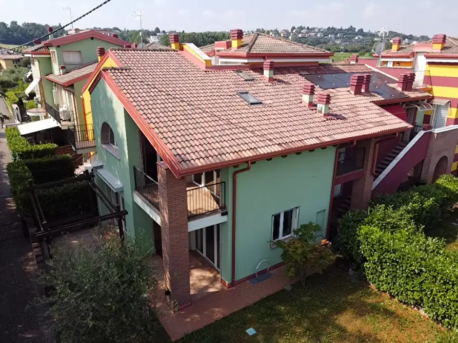 Immagine 19 di Villetta a schiera in vendita  a Peschiera Del Garda