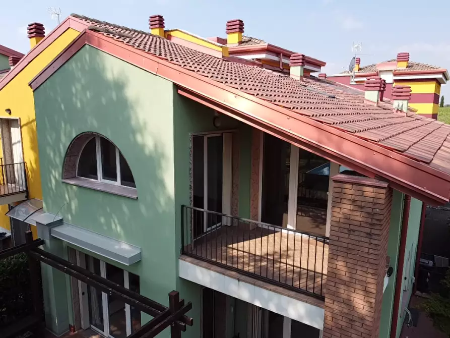 Immagine 20 di Villetta a schiera in vendita  a Peschiera Del Garda