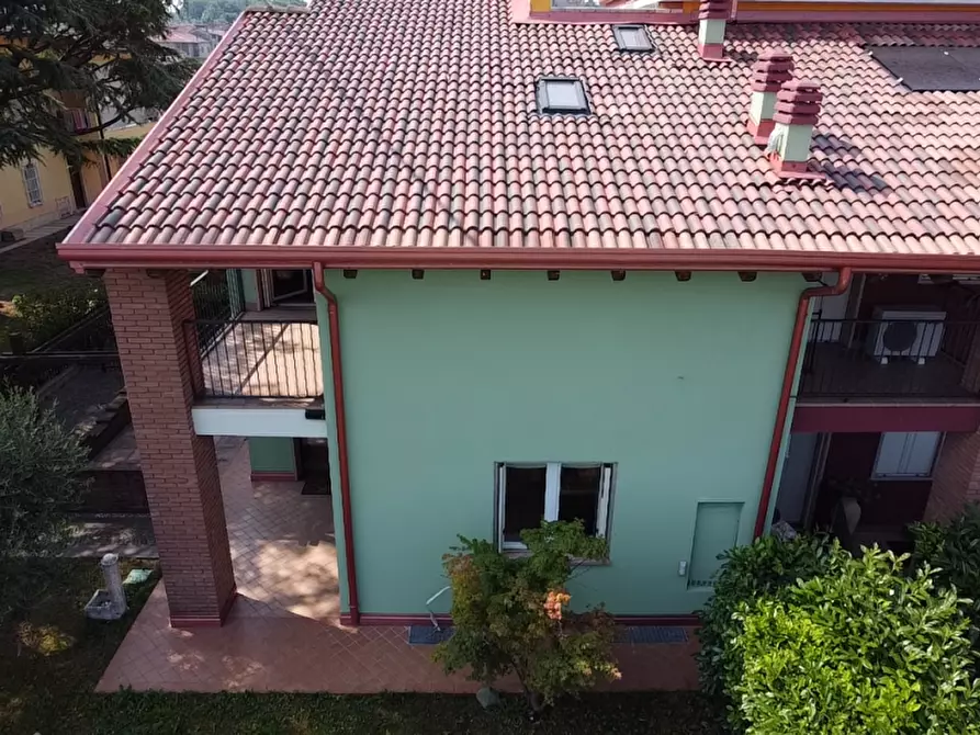 Immagine 21 di Villetta a schiera in vendita  a Peschiera Del Garda