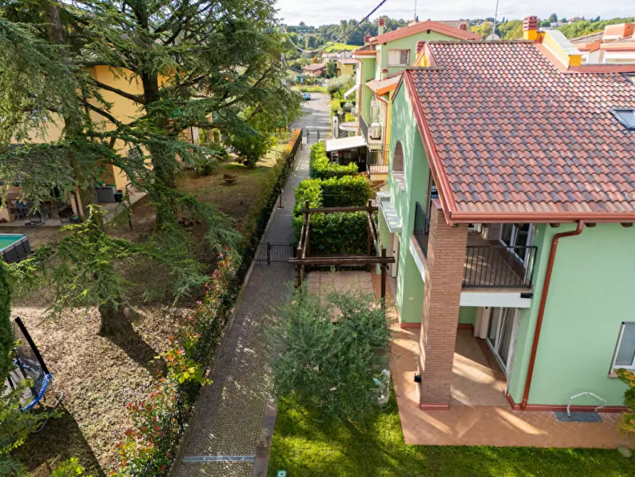Immagine 26 di Villetta a schiera in vendita  a Peschiera Del Garda