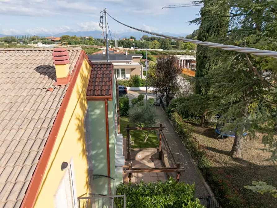 Immagine 27 di Villetta a schiera in vendita  a Peschiera Del Garda