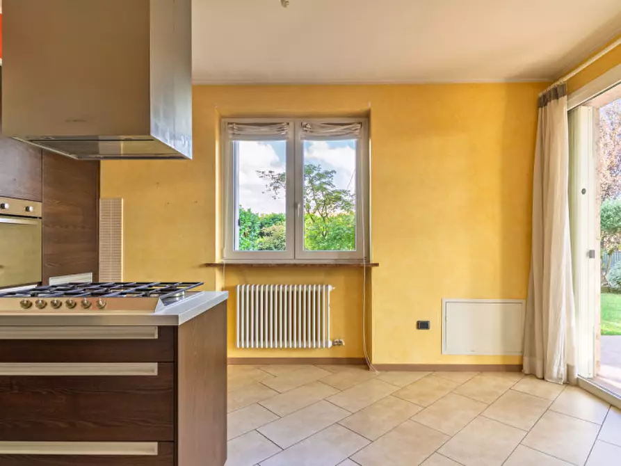 Immagine 45 di Villetta a schiera in vendita  a Peschiera Del Garda