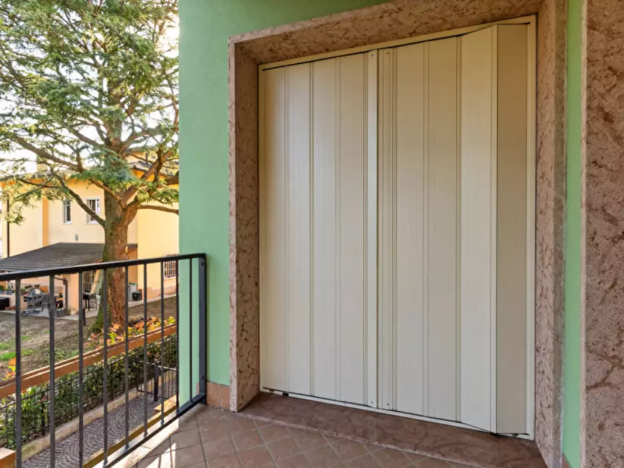 Immagine 53 di Villetta a schiera in vendita  a Peschiera Del Garda