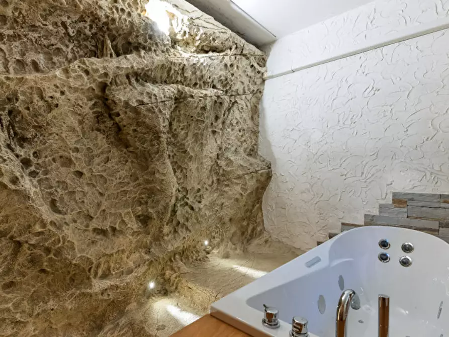 Immagine 69 di Villetta a schiera in vendita  a Peschiera Del Garda