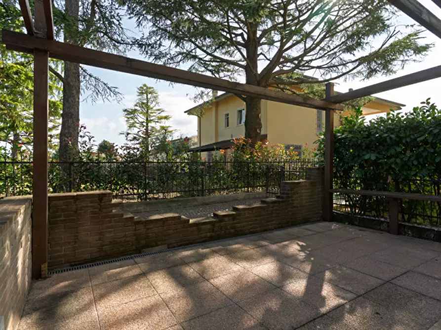 Immagine 78 di Villetta a schiera in vendita  a Peschiera Del Garda