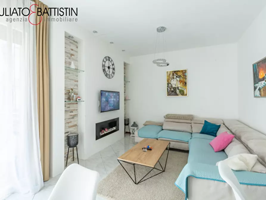 Immagine 1 di Appartamento in vendita  in Viale Divisione Julia a Vicenza