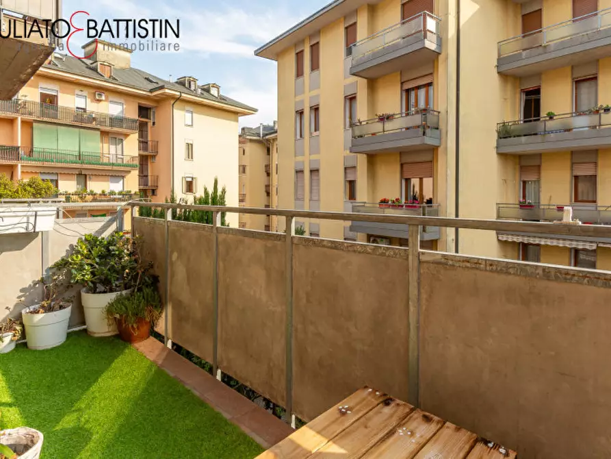 Immagine 13 di Appartamento in vendita  in Viale Divisione Julia a Vicenza
