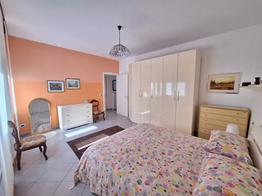 Immagine 8 di Appartamento in vendita  in via cesare levi a Venezia