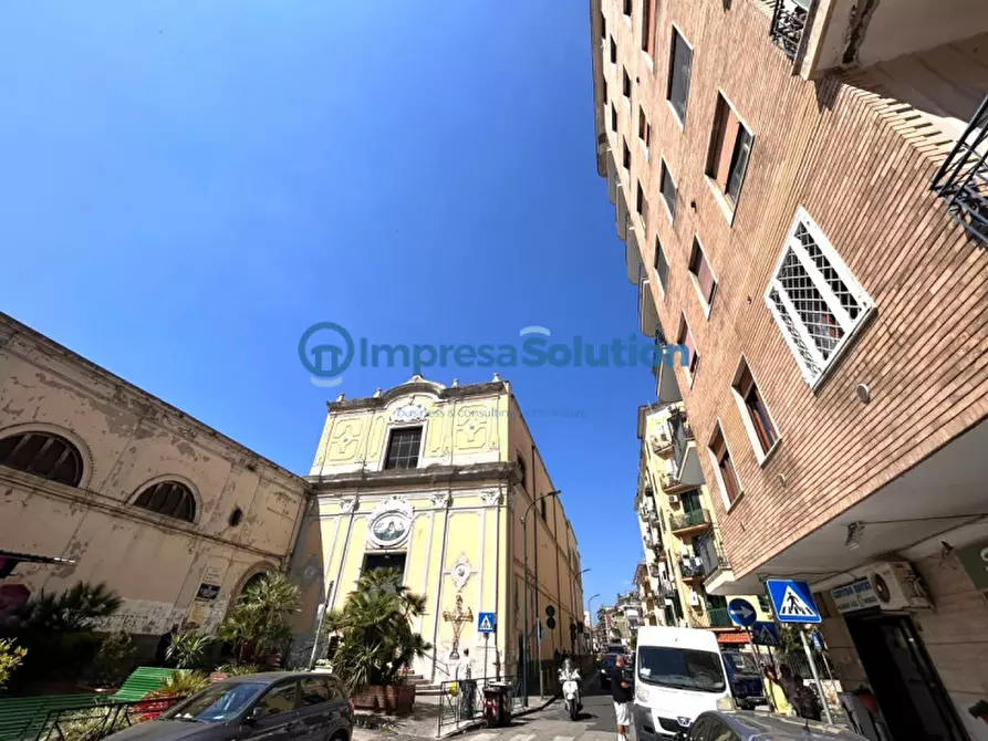 Immagine 2 di Attività commerciale in vendita  in Via Belvedere a Napoli