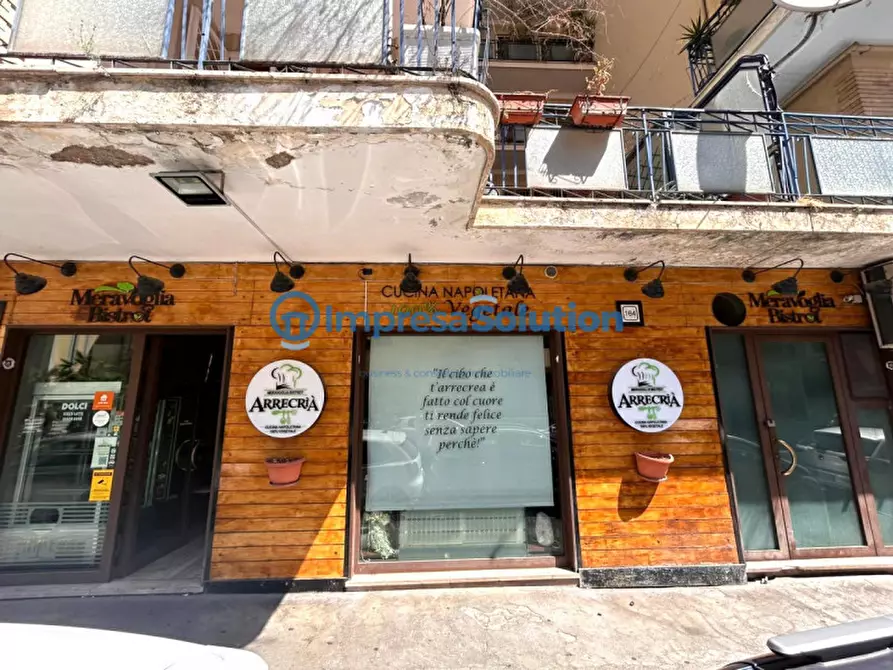 Immagine 3 di Attività commerciale in vendita  in Via Belvedere a Napoli