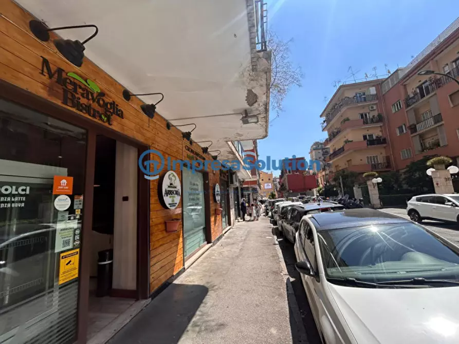 Immagine 4 di Attività commerciale in vendita  in Via Belvedere a Napoli