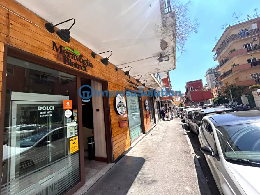 Immagine 6 di Attività commerciale in vendita  in Via Belvedere a Napoli