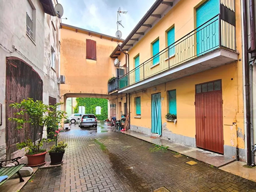Immagine 2 di Villetta a schiera in vendita  in Via Roma 7 Castello D'Argile a Castello D'argile