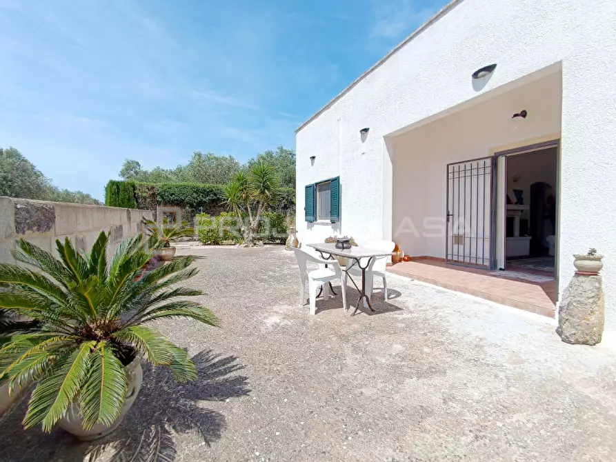 Immagine 22 di Villa in vendita  a Cutrofiano