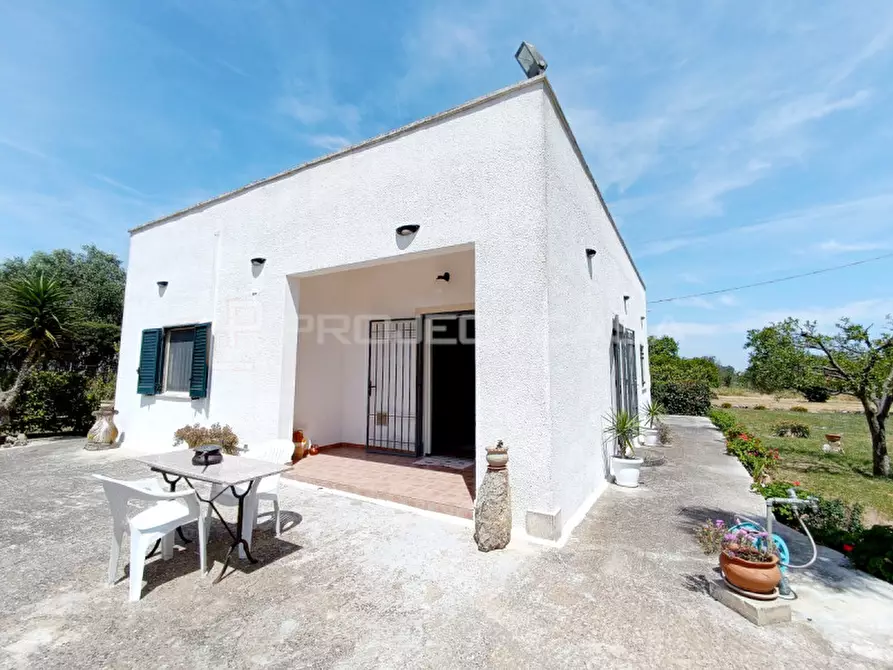 Immagine 23 di Villa in vendita  a Cutrofiano
