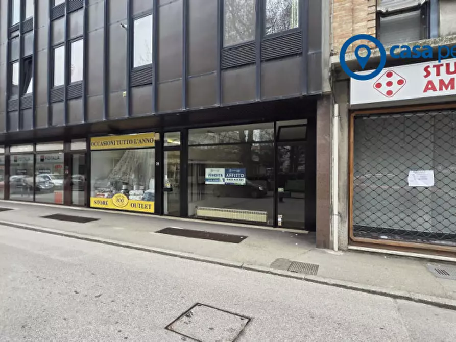 Immagine 1 di Negozio in vendita  in Via Umberto I° a Rovigo