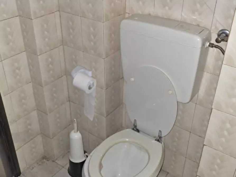 Immagine 13 di Negozio in vendita  in Via Umberto I° a Rovigo