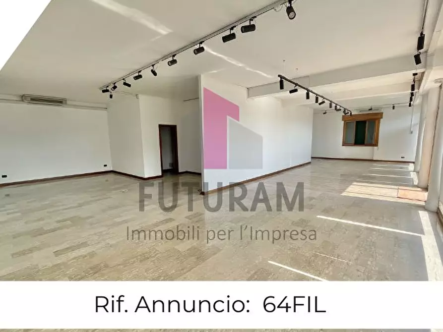 Immagine 1 di Negozio in affitto  in VIA VICA a Rosà