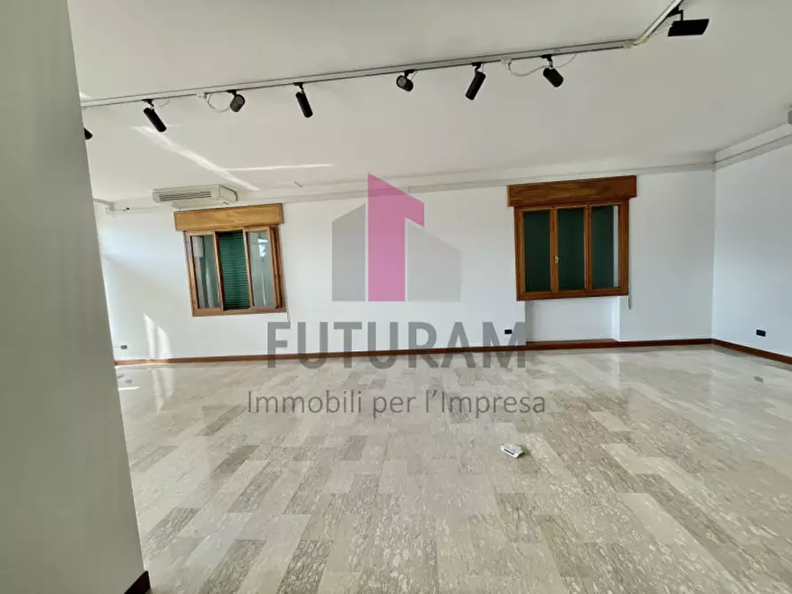 Immagine 7 di Negozio in affitto  in VIA VICA a Rosà