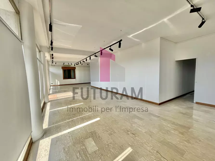 Immagine 10 di Negozio in affitto  in VIA VICA a Rosà