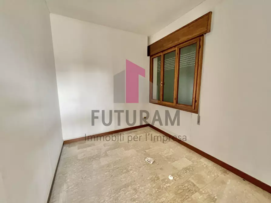 Immagine 14 di Negozio in affitto  in VIA VICA a Rosà
