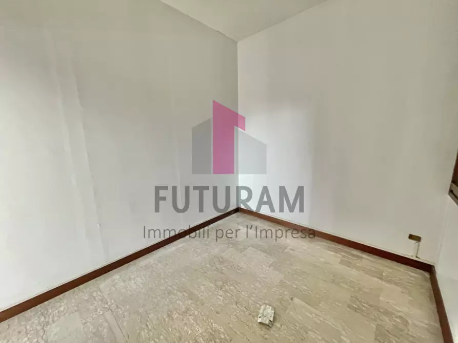 Immagine 15 di Negozio in affitto  in VIA VICA a Rosà