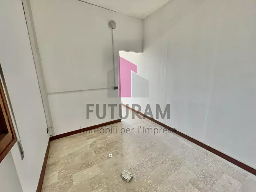 Immagine 16 di Negozio in affitto  in VIA VICA a Rosà