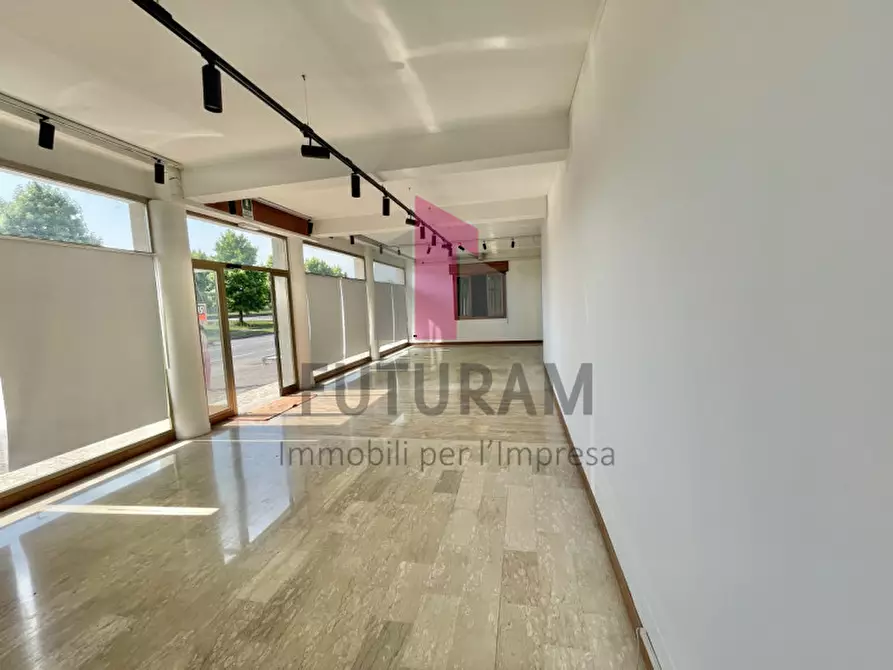 Immagine 19 di Negozio in affitto  in VIA VICA a Rosà