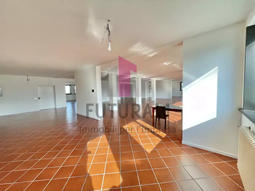 Immagine 2 di Negozio in affitto  in Via Passarin, 6 a Bassano Del Grappa