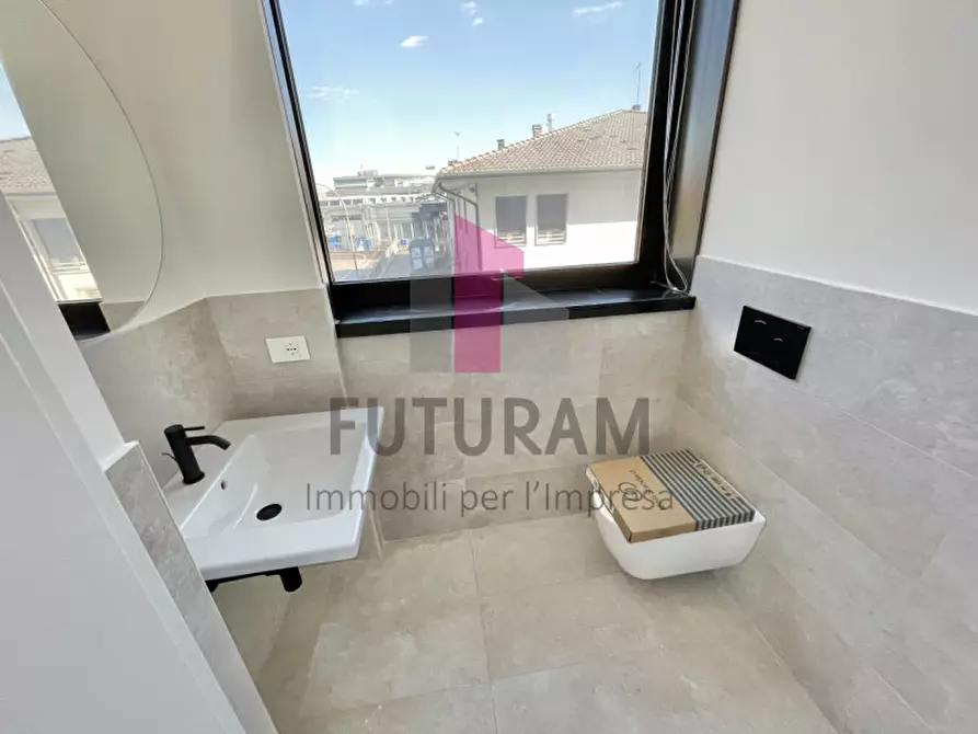Immagine 22 di Negozio in affitto  in Via Passarin, 6 a Bassano Del Grappa