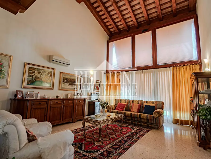 Immagine 1 di Casa bifamiliare in vendita  in Via Francesco Crispi a Costabissara