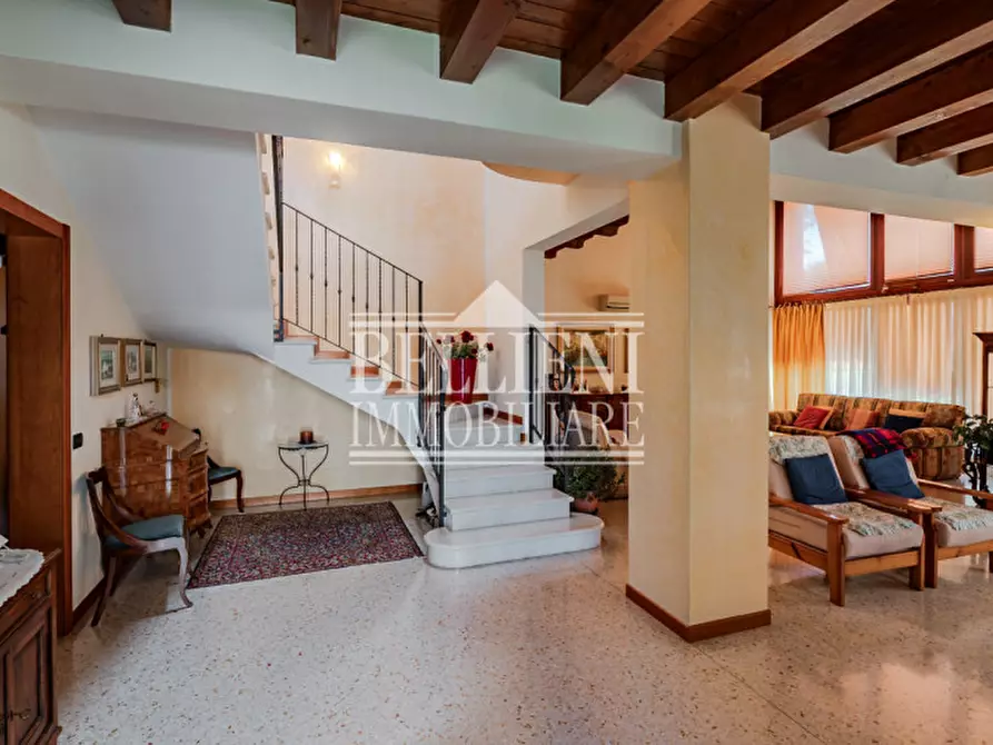 Immagine 2 di Casa bifamiliare in vendita  in Via Francesco Crispi a Costabissara