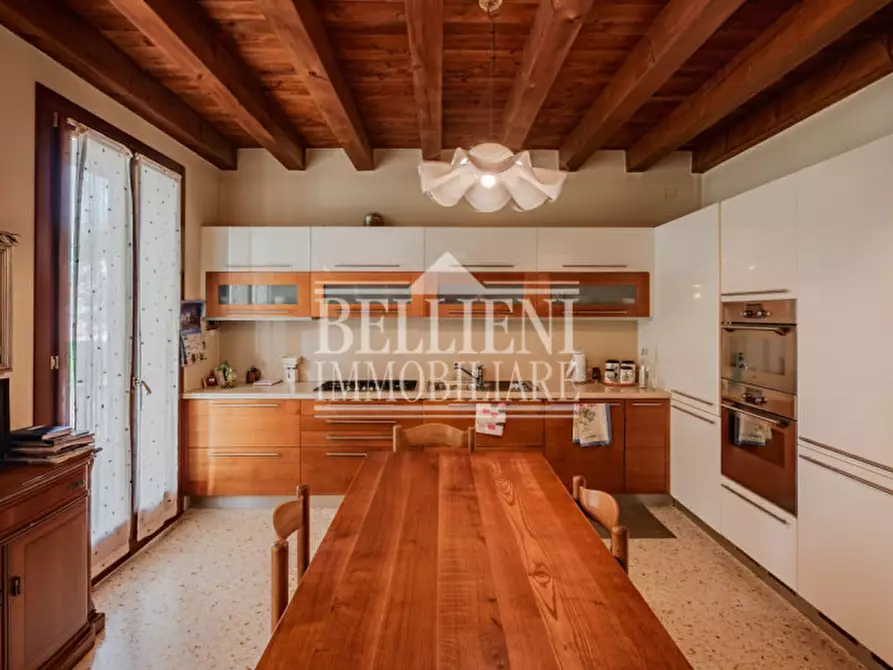 Immagine 3 di Casa bifamiliare in vendita  in Via Francesco Crispi a Costabissara