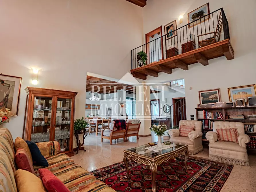 Immagine 5 di Casa bifamiliare in vendita  in Via Francesco Crispi a Costabissara